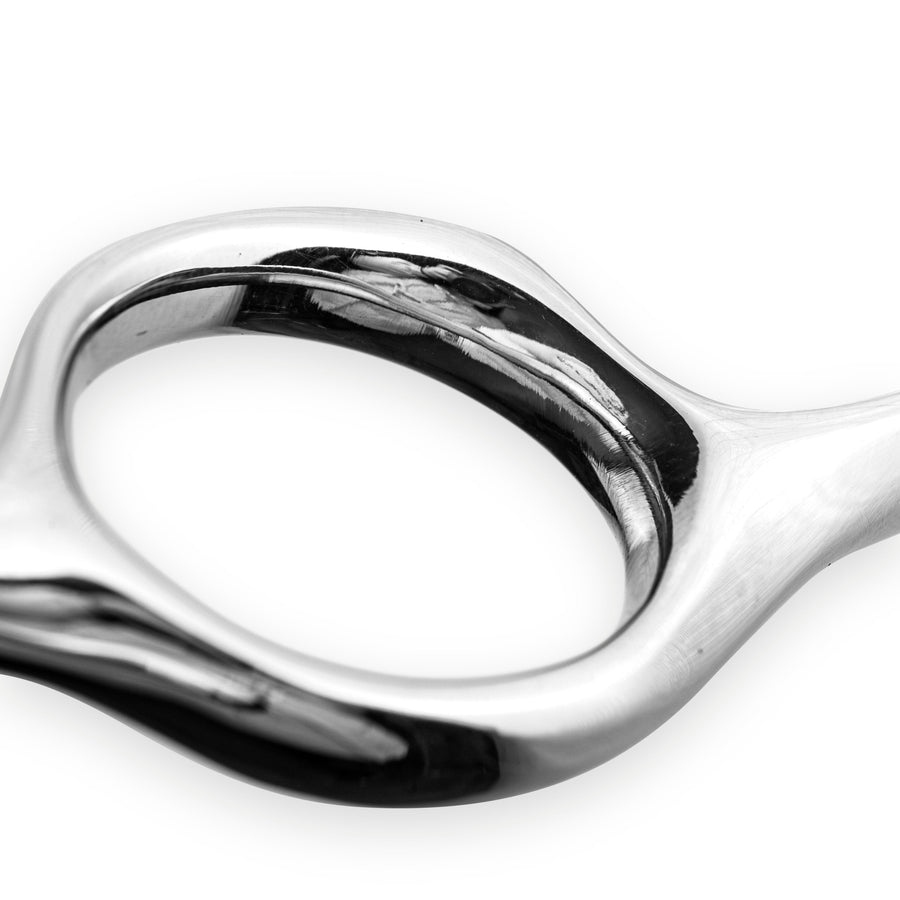Macro of ergonomic finger ring on InfynitEdge professional shear